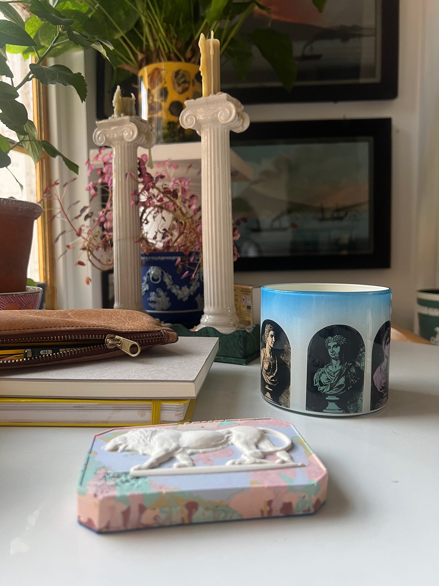 Classical Alcove Brush Pot