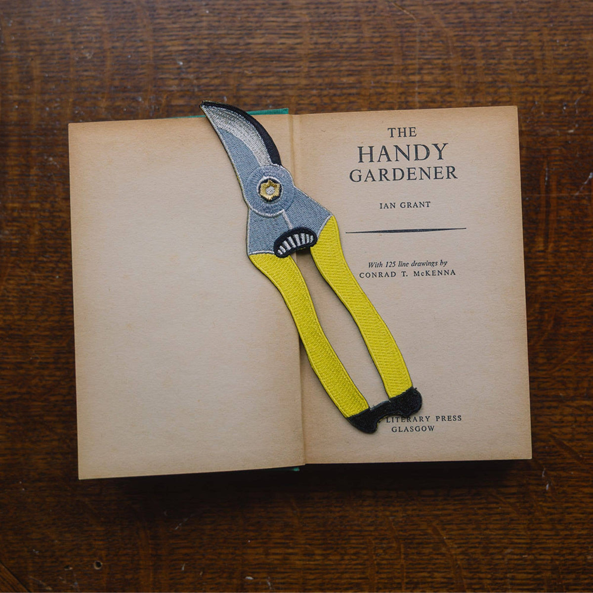 Embroidered Fabric Bookmark – Gardeners Secateurs