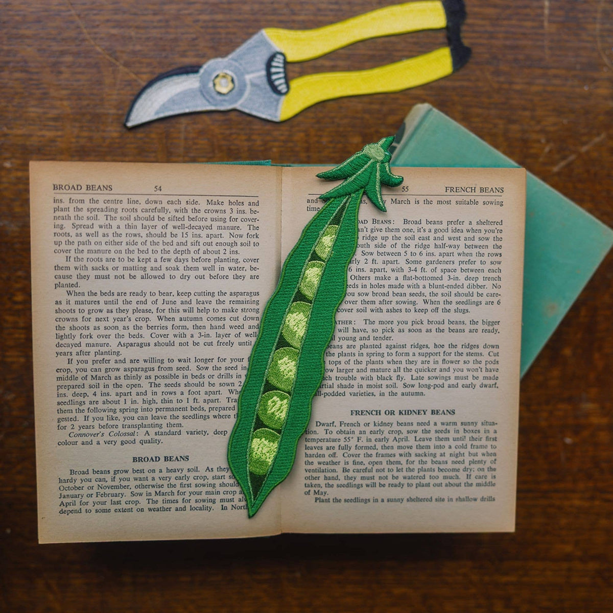 Embroidered Fabric Bookmark - Pea Pod