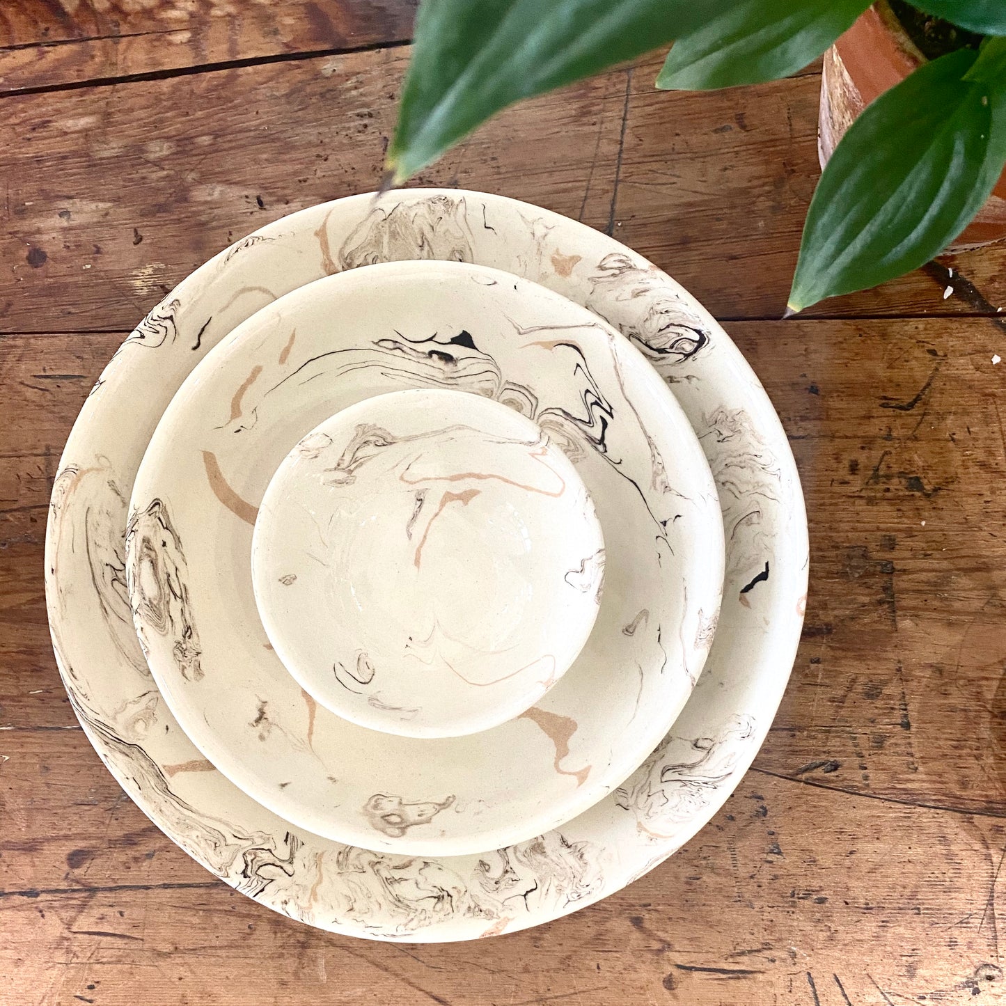 Cream Swirl Earthenware - Round Dinner Plate
